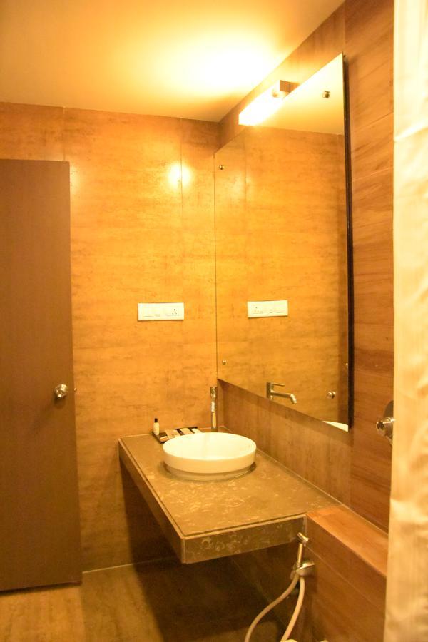 Poppys Tower Hotel Coimbatore Buitenkant foto