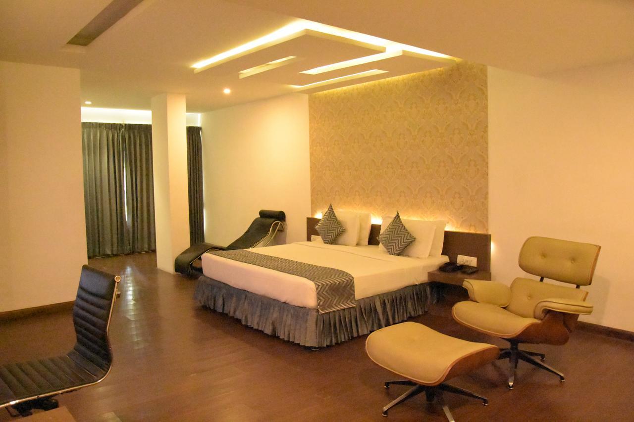 Poppys Tower Hotel Coimbatore Buitenkant foto