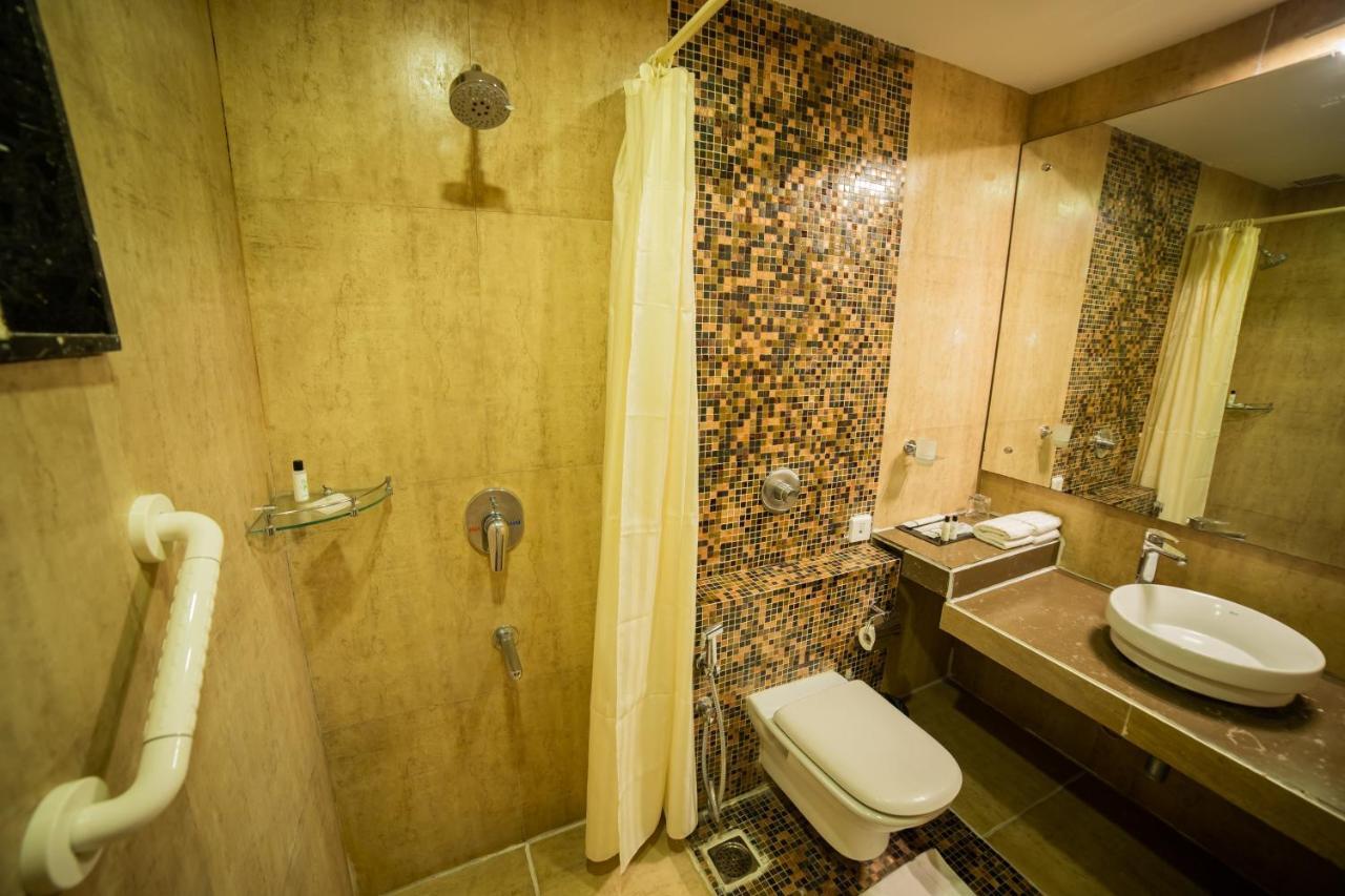 Poppys Tower Hotel Coimbatore Buitenkant foto